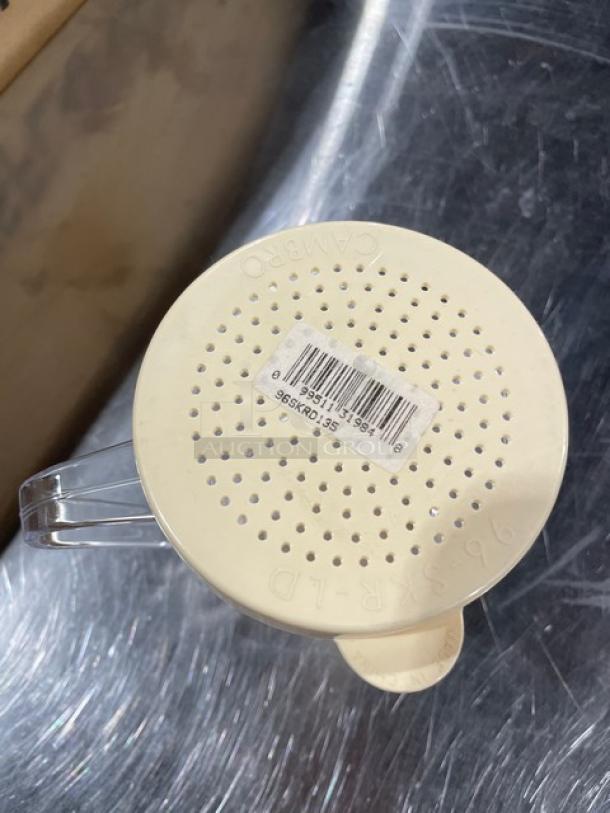 Cambro Camwear Series 10 oz. clear polycarbonate shaker, model 96SKRD135, with lid, brand new.