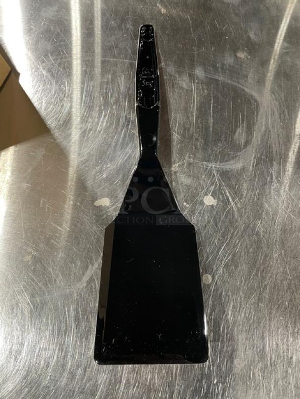 NEW Cambro Camtensil 14" black high-heat solid turner/spatula, commercial grade, pristine condition.