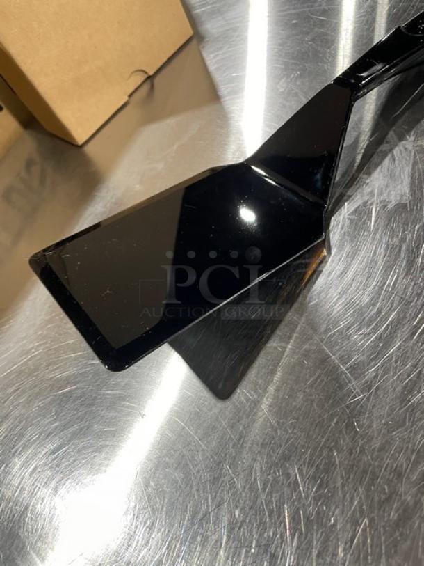 Cambro Camtensil Series 14" solid turner/spatula in black, new condition. High heat, durable construction.