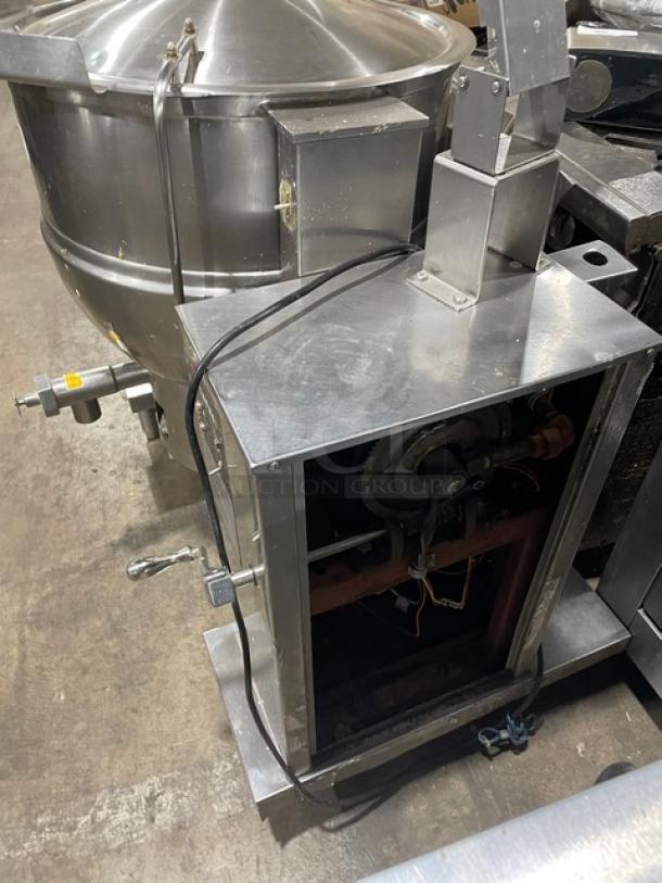 Groen DHT140 40 Gal. stainless steel tilting steam kettle, natural gas, 120V 1 phase, on legs, working condition.