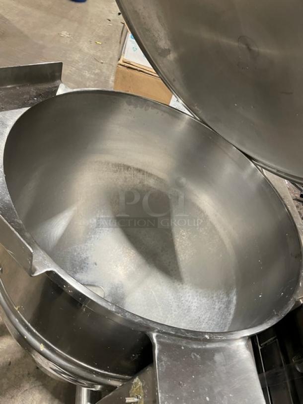 Groen 40 Gal. stainless steel tilting steam kettle, model DHT140, natural gas, on legs, working condition.