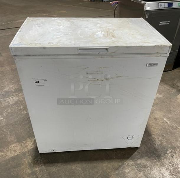 Vissani 2022 model MDCF7WH commercial white 32" manual defrost chest freezer. Slight surface wear, 115V, working condition.