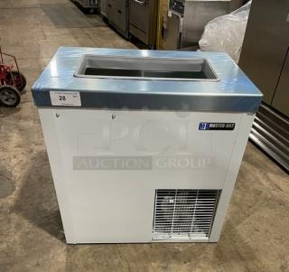 NEW Master-Bilt DC2S ice cream dipping cabinet, white, 32", flip lid, 115V, out of box, commercial use. Model: DC2S.