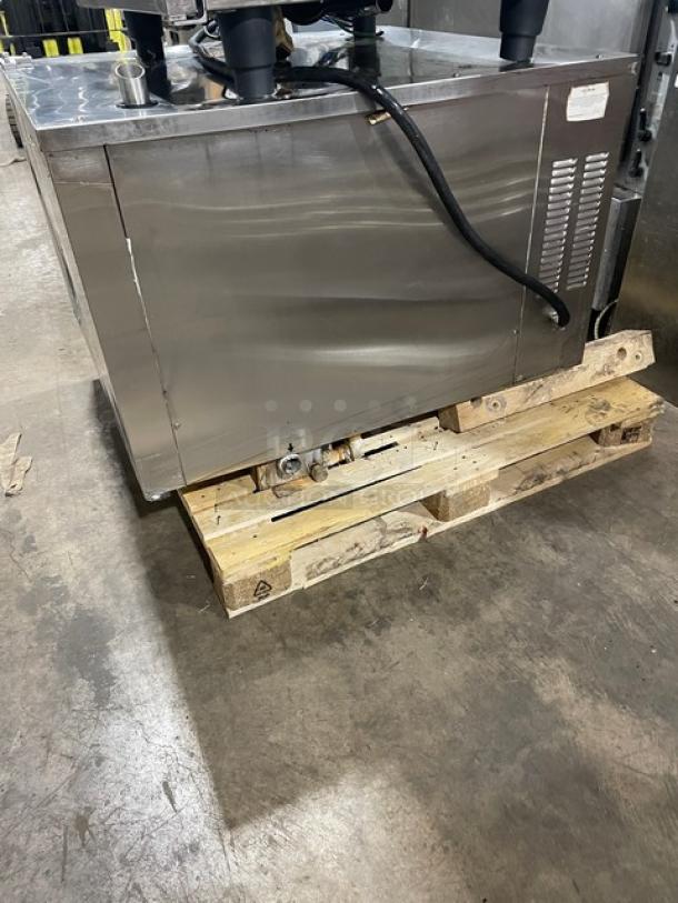 Alto-Shaam Combitherm 714ESISK combi/smoker oven, stainless steel, electric, single stack, CombiSmoke, on pallet, used.