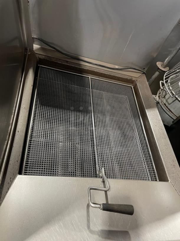 Pitco DD24RUFM donut fryer, stainless steel, 117 lb. capacity, natural gas, with backsplash and legs, model tag visible.