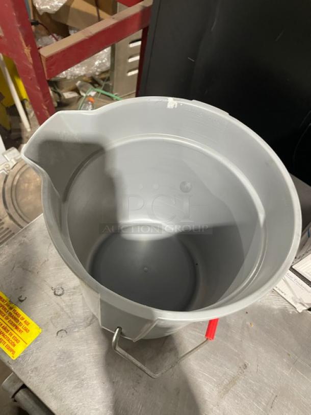 NEW Rubbermaid BRUTE Series gray 10 Qt./2 Gal. sanitizer mop bucket, Model 1946206, with handle and spout.