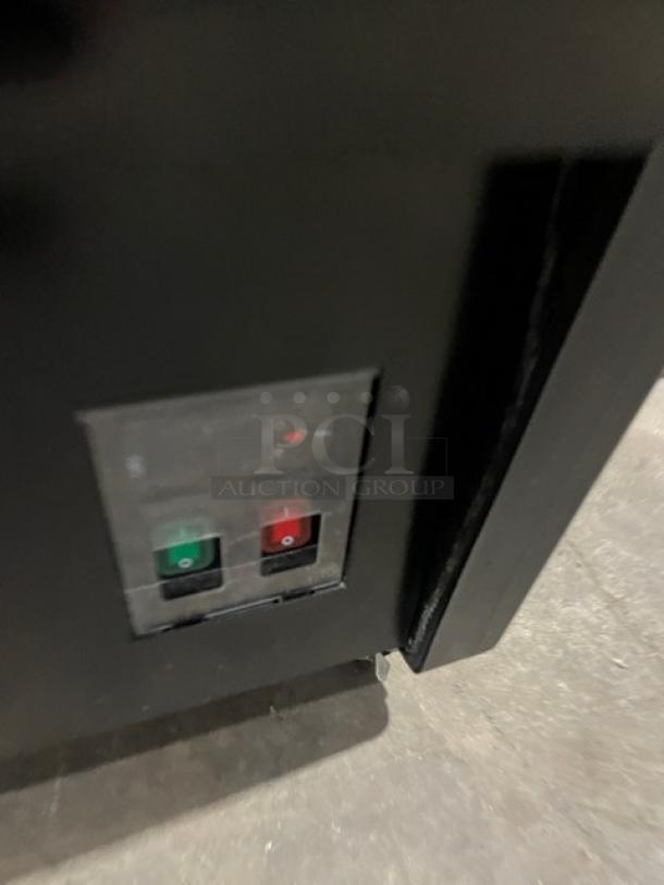 Avantco commercial grab-n-go merchandiser, model 189BMAC26HC, features control panel with red and green switches, on casters.