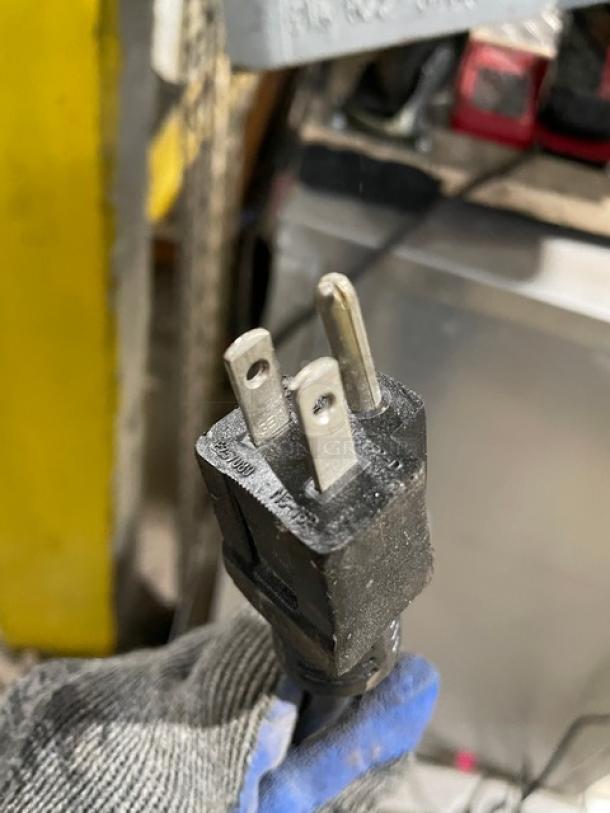 Alt text: Close-up of power plug for Avantco Display Case, model 189BMAC26HC, showing three-prong plug design.