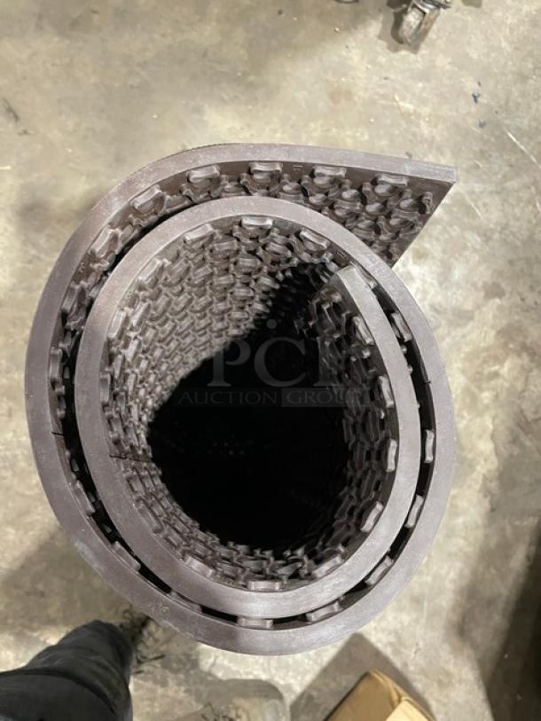 New commercial rubber non-slip bar/floor mat, rolled. Durable texture, black color, ideal for safety in commercial spaces.