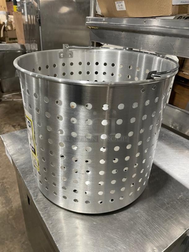 NEW Adcraft Hyperion3 Series aluminum steamer basket, Model H3-SB39, 39 Qt, perforated design, excellent condition.