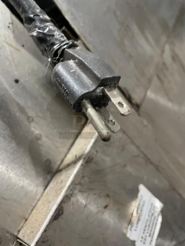 Lang commercial stainless steel countertop infrared clamshell griddle plug close-up, natural gas powered, model 224TH-NATMG.