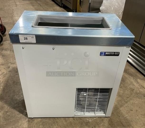 NEW Master-Bilt DC2S ice cream dipping cabinet, white, 32", flip lid, 115V, out of box, commercial use. Model: DC2S.