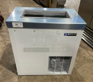 NEW Master-Bilt DC2S ice cream dipping cabinet, white, 32", flip lid, 115V, out of box, commercial use. Model: DC2S.