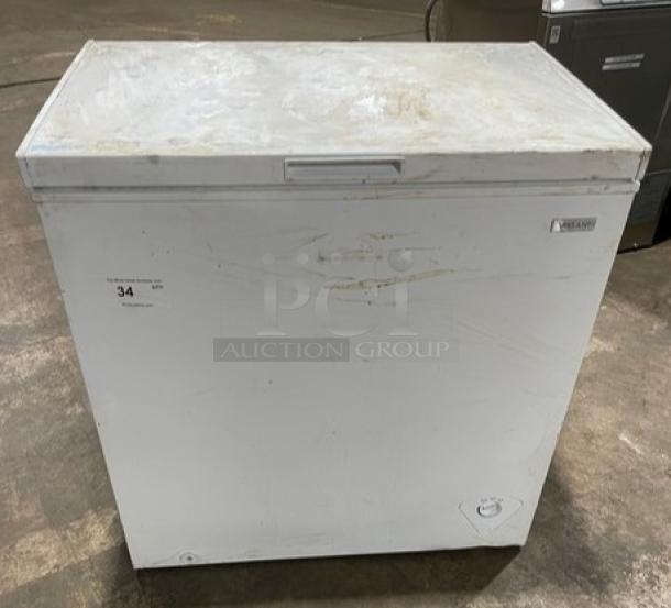 Vissani 2022 model MDCF7WH commercial white 32" manual defrost chest freezer. Slight surface wear, 115V, working condition.