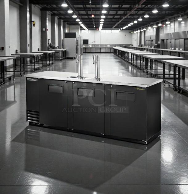 TRUE TDD-4 Commercial Draft Beer Dispenser, stellar condition, dual taps, tested, 115V AC, by True Manufacturing Co., Inc.