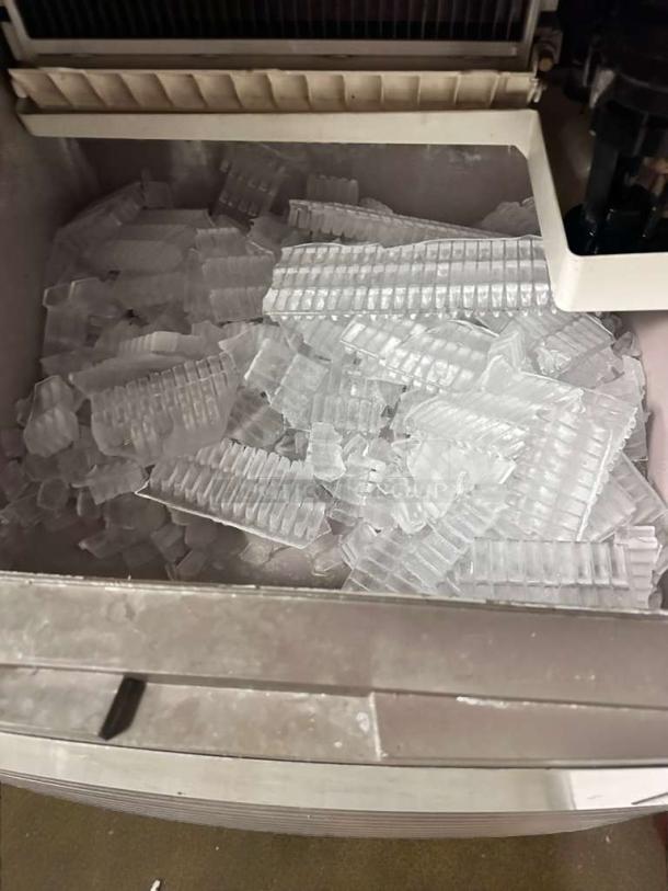 Pristine Manitowoc Q210 undercounter ice machine producing dice cube ice, fully tested and working, in excellent condition.