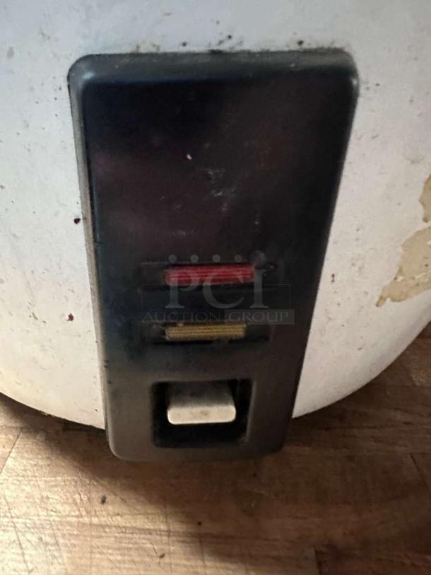 Thunder Group SEJ-5000 commercial rice cooker, showing control panel. Fully tested and working, 120V outlet required.
