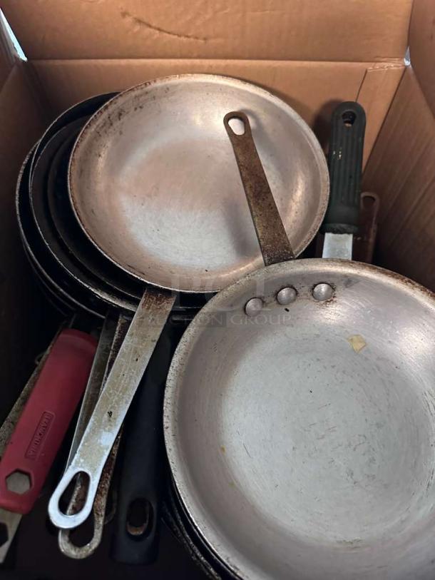 Approximately 30 commercial frying pans, mixed brands, heavy-duty, in great condition, with various handle styles, ready for use.