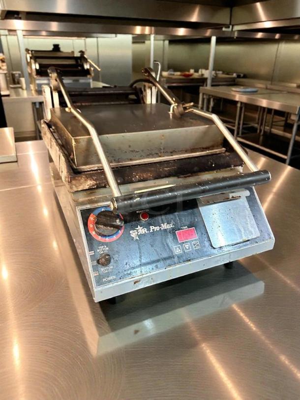 Star Pro-Max countertop panini press, very good condition, fully tested, 120v, visible control panel and temperature knob.