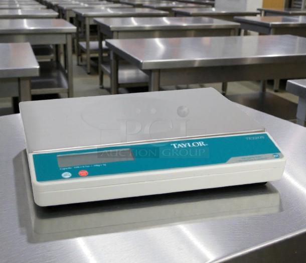 Taylor TE22OS digital portion control scale, very good condition, tested and working. Features LCD display, capacity markings.