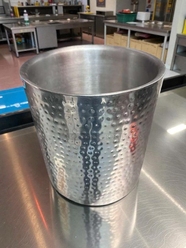 Hammered stainless steel ice bucket in pristine condition, fully cleaned and ready to use. Ideal for cooling wine.