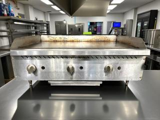 American Range ARSMG-36, 36" countertop gas griddle, premium condition. Three control knobs, stainless steel body, fully tested.
