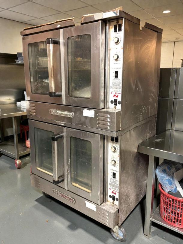 Southbend PCE15S/SI double deck gas convection oven in pristine condition, tested and working. Stainless steel, glass doors.