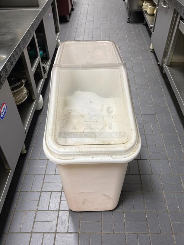 Pristine Cambro IBS20148 mobile ingredient bin, 21-gallon capacity, slant top, smooth swivel casters, ready for use.