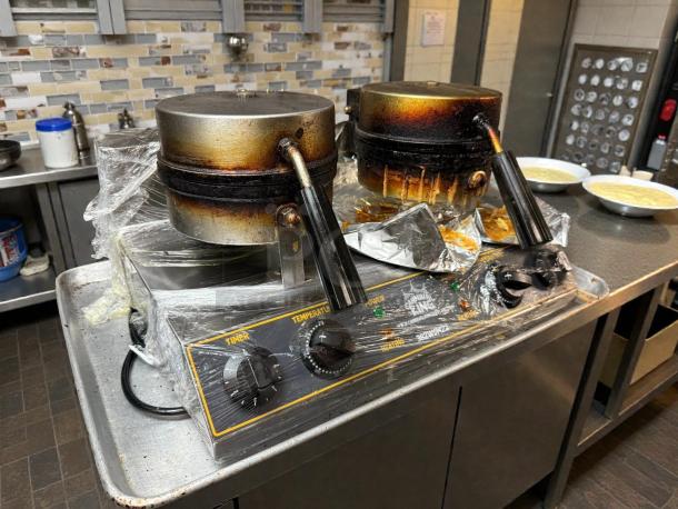 Carnival King 382WSM22 double waffle maker, non-stick, with timers, pristine condition, tested, working, 120V.