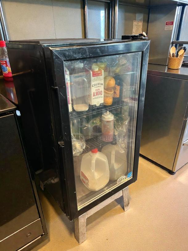 IDW GCG-7 countertop glass door cooler, fully tested, 115V. Premium condition, compact design, visible interior contents.