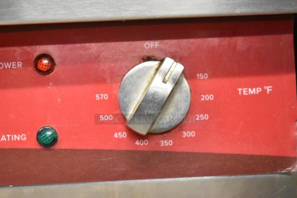 Avantco 177EG30N griddle temperature control panel with power and heating indicators, showing temperature range markings.