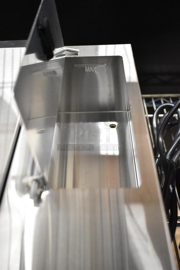 Stainless steel Avantco 177QS1800SS commercial steamer, 120V, new condition, slight scratches, internal compartment view.