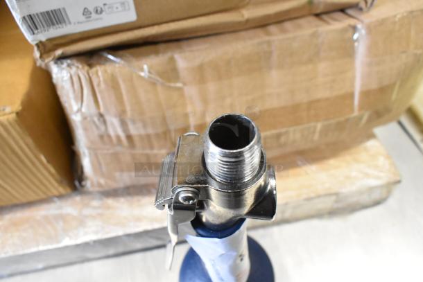 Brand new spray nozzle attachment head, chrome finish, part of 82266 MM24179A unit. Item is scratch and dent condition.