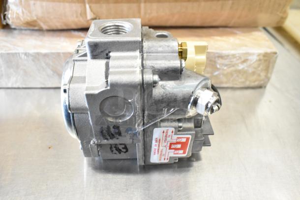 Brand new unit with spray nozzle attachment, MM24179A, visible markings; minor cosmetic dents noted.