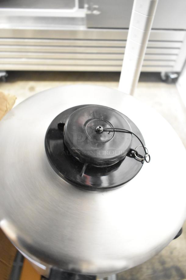 2025 Bunn TITAN TF SERVER 39400.0001, 3-gallon insulated server. Ideal for Bunn 39200.0000 Titan Dual Brewer. Appears in good condition.