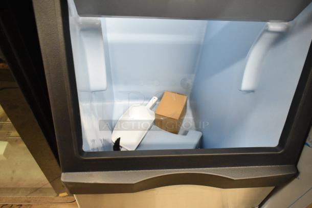 Brand new Avantco 194BIN40022 stainless steel 22" ice storage bin, 383 lb. capacity. Scratch and dent condition.