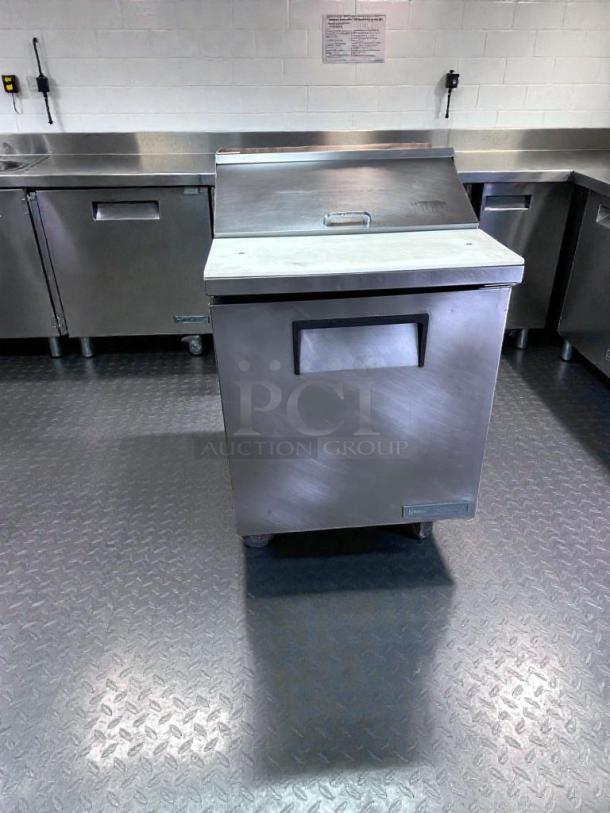 True TSSU-27-08-HC Sandwich/Salad Prep Table, excellent condition, stainless steel, 115V, by True Manufacturing, fully tested.