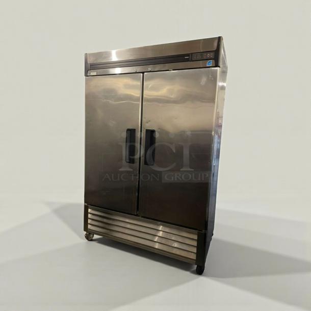 True R49-S commercial reach-in refrigerator, immaculate condition, 115V single phase, stainless steel, fully tested.