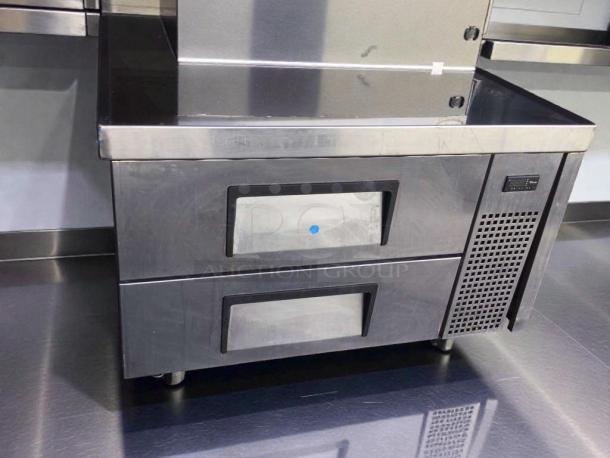 Traulsen TRCB-36 chef base, 36 in, stainless steel, 115V, premium condition, two drawers, Fort Worth, TX, fully tested.