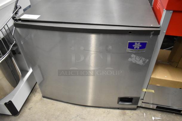Brand new 2025 Manitowoc IDT0900A-261 stainless steel ice machine, 30", 851 lb capacity, scratch and dent condition.