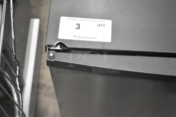 Brand new Manitowoc IDT0900A-261 stainless steel ice machine, 851 lb, 208-230V, scratch and dent condition.