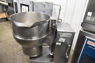 Groen DEE/4-40 stainless steel 40-gallon tilting steam kettle, manual tilt, commercial floor style, 480 volts, 3 phase.