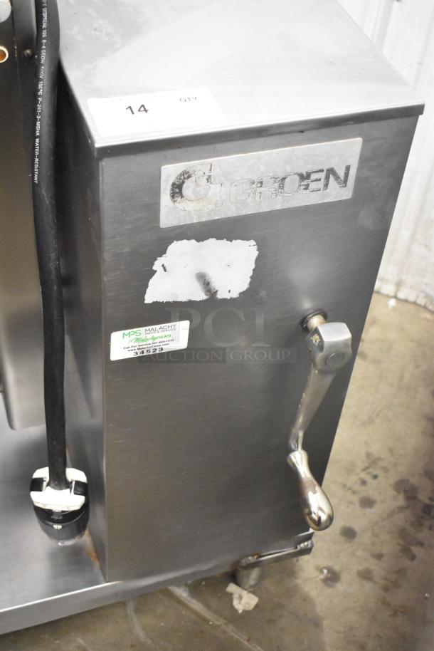 Groen DEE/4-40 stainless steel 40-gallon manual tilt steam kettle. Features include floor style design, 480V, 3 phase.