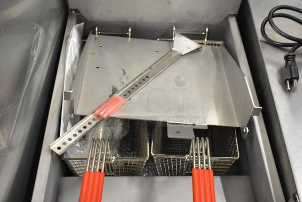 BRAND NEW Vulcan LG300-2 propane gas fryer with 2 metal baskets, stainless steel build, 90,000 BTU, scratch and dent condition.