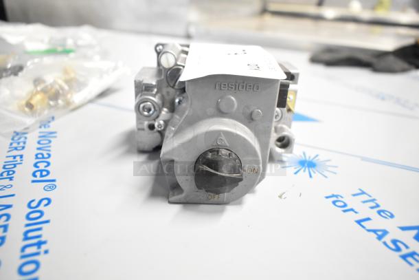 Brand new Resideo gas valve, model HP4530799, featuring on/off dial, in excellent condition.