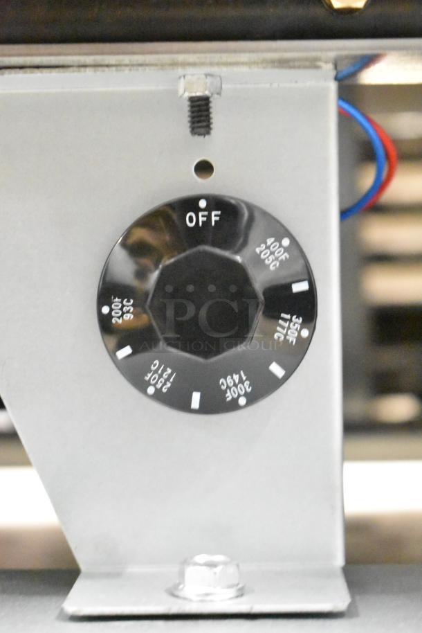 Close-up of the Mainstreet 541FF100L fryer control knob, showing temperature settings from 200°F to 400°F.