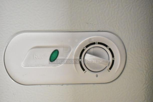 Magic Chef HMCF5W4 chest freezer control panel, featuring a temperature dial and green "Run" indicator light.