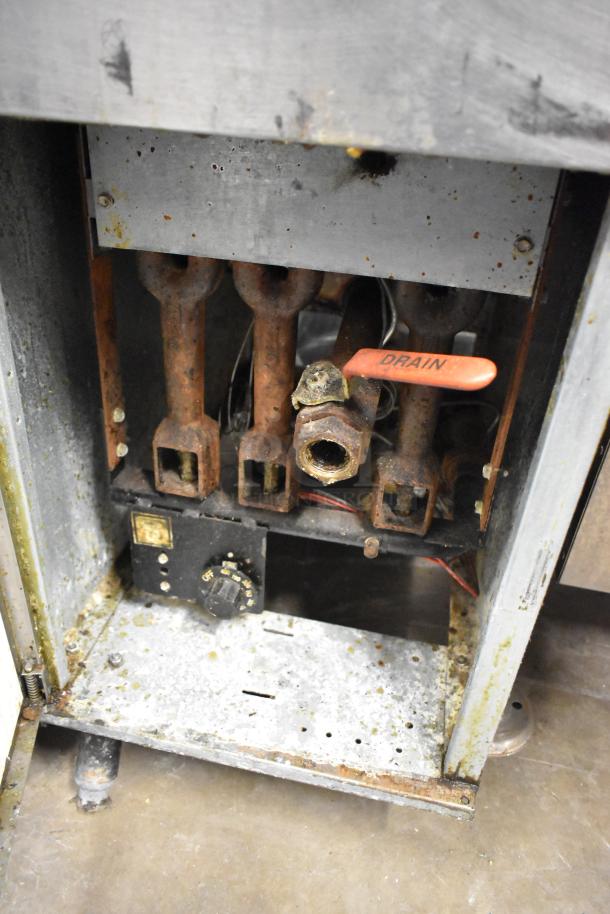 Dean SR42GN commercial deep fryer, stainless steel, natural gas, 105,000 BTU, showing interior components, used condition.