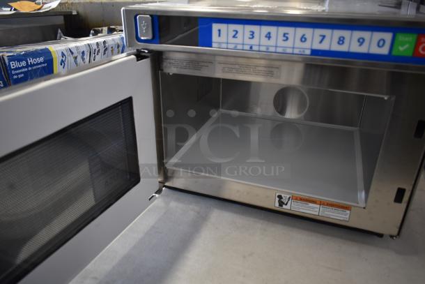 Brand new 2025 Solwave SWAHD12 stainless steel commercial microwave with push button controls. Scratch and dent. 120V, 1 Phase.