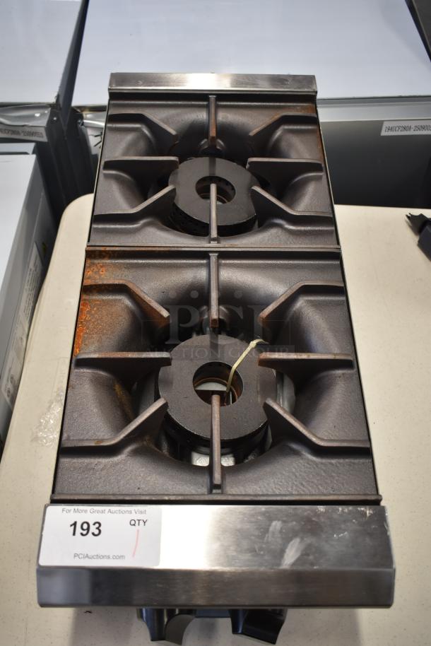 Brand new Avantco 177CAGR212 12" 2-burner natural gas countertop range, slight scratch and dent, 50,000 BTU capacity.
